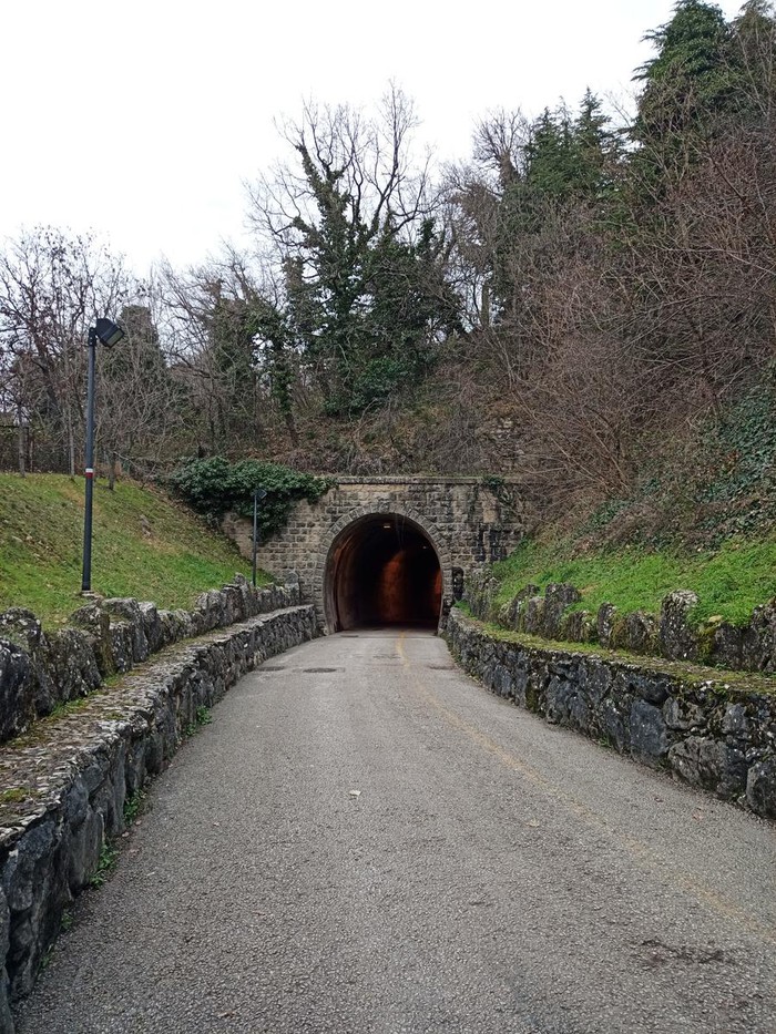 Galleria Borgo Maggiore - Ingresso cimitero Montalbo