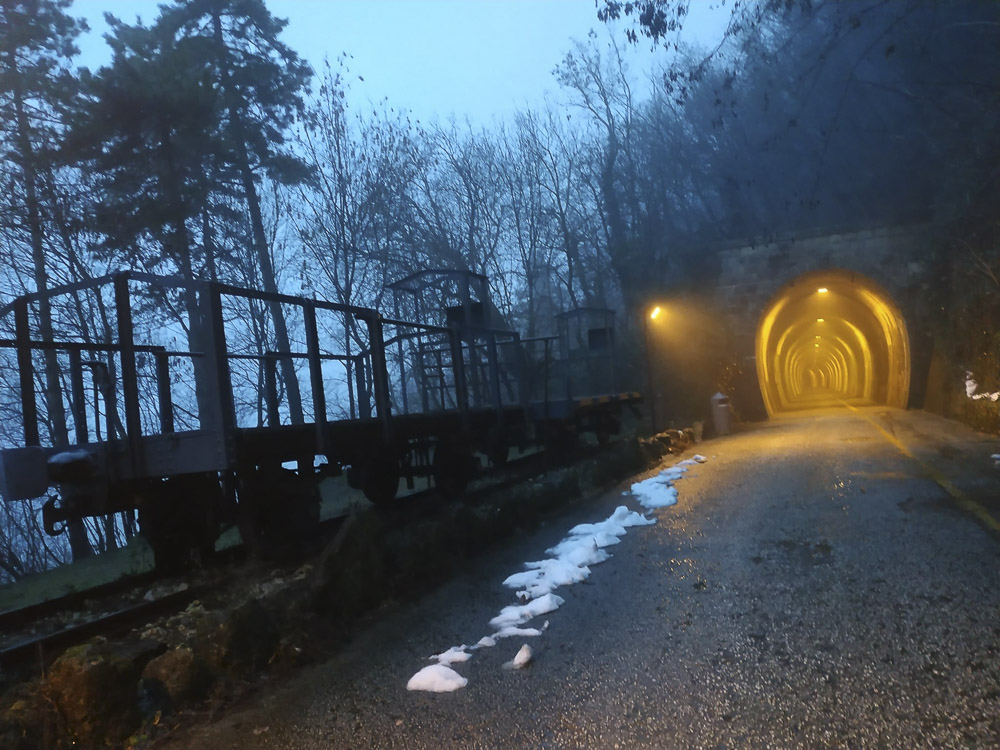 Galleria Borgo Maggiore - vagoni ferroviari Centro delle Galleria